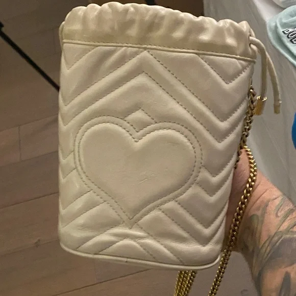 Gucci Cream Mini Bucket Bag with Gold Logo - Picture 4 of 9